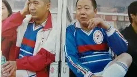 太阳报曝光：神秘劳斯莱斯在拉什福德街头爆胎被拖，驾驶员身份引猜测